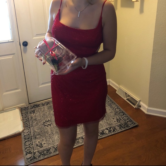 Red short Homecoming formal size 6 - Picture 2 of 3